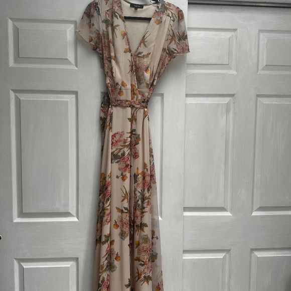 Aakaa Dresses & Skirts - Blush Floral Wrap Dress Small